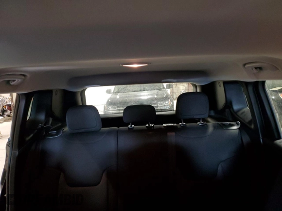 2018 Jeep Renegade Sport с VIN ZACCJBAB2JPH94078, выставлен на аукционе Copart как лот 52787515 с пробегом 21 867 миль миль и Списание • Salvage title. История ставок и продаж доступна на DreamBid. Изображение 10.