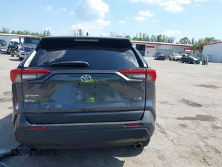 2022 Toyota RAV4 XLE with VIN 2T3W1RFV5NW202544, listed as a IAAI auction lot 42295293 with 60,759 mi miles and . Bid and sale history available at DreamBid. Image 17.