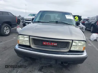 2002 GMC Sonoma SLS with VIN 1GTCS195328201178, listed as a IAAI auction lot 41534632 with 1 mi miles. Bid and sale history available at carsss.com. Image 11.