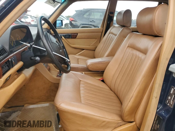 1984 Mercedes-Benz 500 z VIN WDBCA37B8EA085222, wystawiony jako Copart lot #87462054 z przebiegiem 205 226 mil mil oraz Tytuł czysty. Historia ofert i sprzedaży dostępna na DreamBid. Obrazek 7.