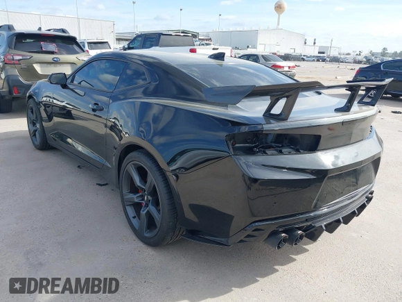 2017 Chevrolet Camaro 2SS z VIN 1G1FH1R76H0102061, wystawiony jako IAAI lot #41738738 z przebiegiem 86 099 mil mil oraz . Historia ofert i sprzedaży dostępna na DreamBid. Obrazek 3.