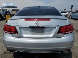 2014 Mercedes-Benz E 350 z VIN WDDKJ5KB3EF257147, wystawiony jako Copart lot #58839015 z przebiegiem 110 024 mil mil oraz Szkoda całkowita • Salvage title. Historia ofert i sprzedaży dostępna na DreamBid. Obrazek 6.