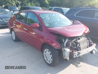 2019 Nissan Versa SV z VIN 3N1CN7AP6KL869696, wystawiony jako IAAI lot #42404842 z przebiegiem 103 338 mil mil oraz . Historia ofert i sprzedaży dostępna na DreamBid. Obrazek 1.
