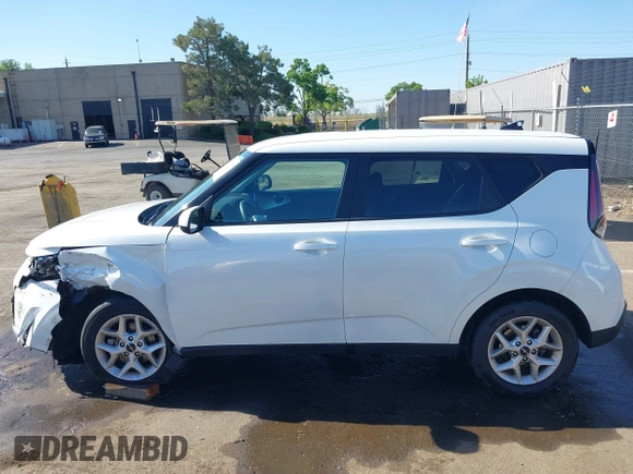 2024 Kia Soul S with VIN KNDJ23AU7R7227529, listed as a IAAI auction lot 42233767 with 28,410 mi miles and . Bid and sale history available at DreamBid. Image 14.