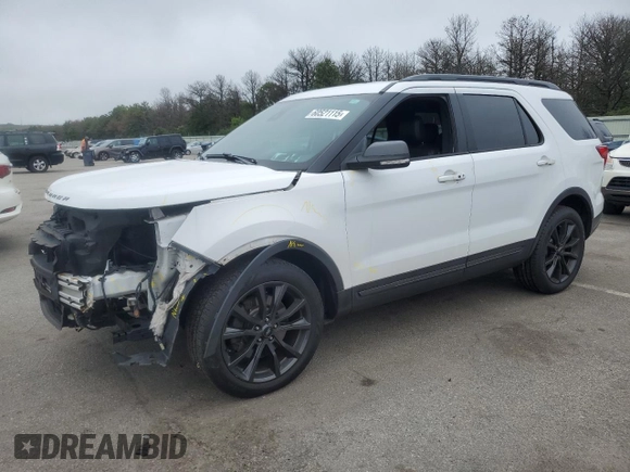 2019 Ford Explorer XLT z VIN 1FM5K8D84KGA57144, wystawiony jako Copart lot #60521115 z przebiegiem 131 517 mil mil oraz Szkoda całkowita • Salvage title. Historia ofert i sprzedaży dostępna na DreamBid. Obrazek 1.