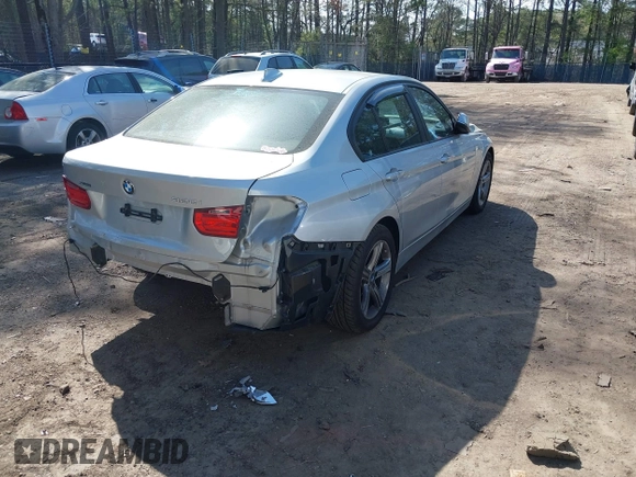 2015 BMW 3 Series 320i xDrive с VIN WBA3C3G57FNS74828, выставлен на аукционе IAAI как лот 41920253 с пробегом 72 521 миль миль и . История ставок и продаж доступна на DreamBid. Изображение 4.