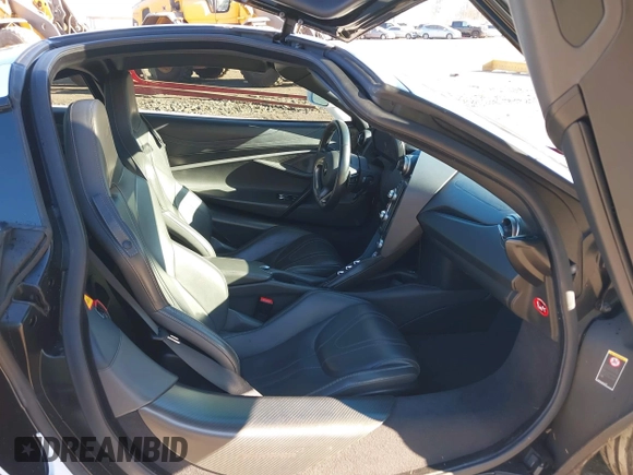 2018 McLaren 720S z VIN SBM14DCA1JW000891, wystawiony jako IAAI lot #41431972 z przebiegiem 23 724 mil mil oraz . Historia ofert i sprzedaży dostępna na DreamBid. Obrazek 5.