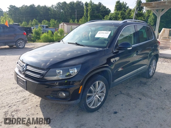 2012 Volkswagen Tiguan SE z VIN WVGAV7AX7CW535575, wystawiony jako IAAI lot #42351369 z przebiegiem 93 501 mil mil oraz . Historia ofert i sprzedaży dostępna na DreamBid. Obrazek 2.