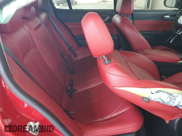 2020 Alfa Romeo Giulia z VIN ZARFAMAN0L7631437, wystawiony jako Copart lot #55608895 z przebiegiem 59 047 mil mil oraz Nie do naprawy • Non repairable. Historia ofert i sprzedaży dostępna na DreamBid. Obrazek 10.