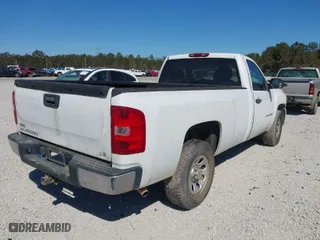 2007 Chevrolet Silverado 1500 LT w/1LT with VIN 1GCEC14027Z557284, listed as a IAAI auction lot 41792086 with 295,377 mi miles. Bid and sale history available at carsss.com. Image 4.