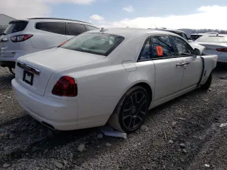 2017 Rolls-Royce Ghost z VIN SCA664S50HUX54312, wystawiony jako Copart lot #40640674 z przebiegiem Nie podano mil oraz Szkody całkowita. Historia ofert i sprzedaży dostępna na DreamBid. Obrazek 3.