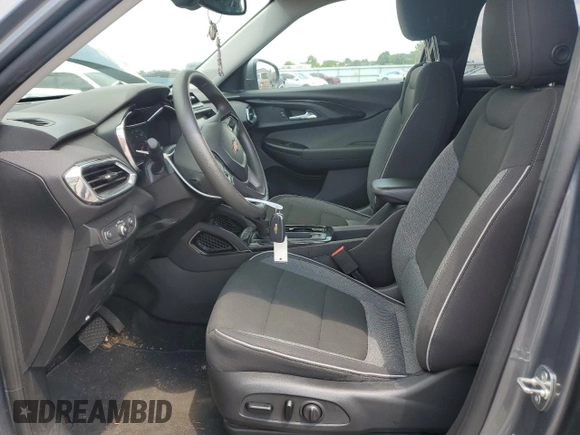 2021 Chevrolet TrailBlazer LT with VIN KL79MPSL1MB040347, listed as a Copart auction lot 64392884 with 42,576 mi miles and Salvage Title. Bid and sale history available at DreamBid. Image 7.