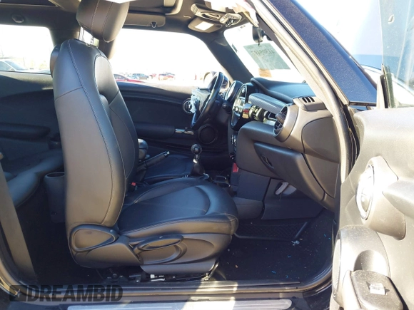 2014 MINI Hardtop with VIN WMWXM5C51ET972099, listed as a IAAI auction lot 41595497 with 113,496 mi miles and . Bid and sale history available at DreamBid. Image 5.