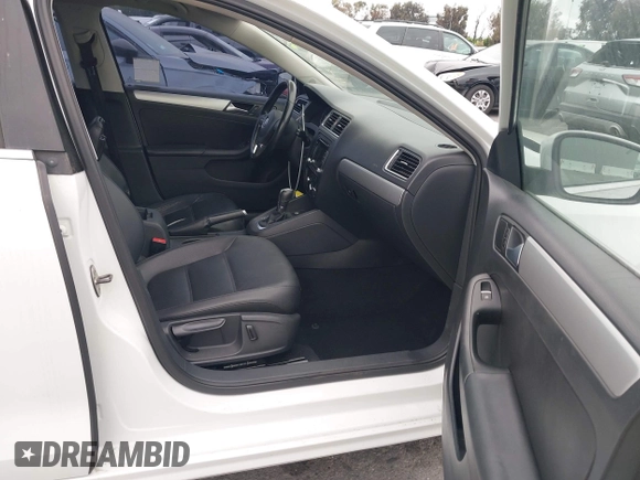 2014 Volkswagen Jetta Sedan SE w/Connectivity/Sunroof PZEV with VIN 3VWD17AJ6EM420961, listed as a IAAI auction lot 42107575 with 198,329 mi miles. Bid and sale history available at carsss.com. Image 5.