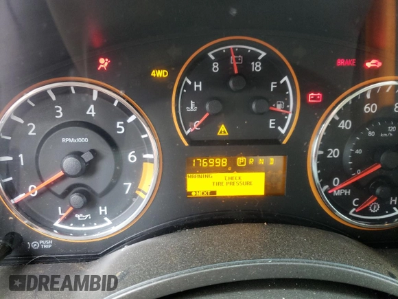 2002 Ford Mustang Deluxe с VIN 1FAFP44432F111089, выставлен на аукционе Copart как лот 44249385 с пробегом Не указан миль и Списание • Salvage title. История ставок и продаж доступна на DreamBid. Изображение 9.