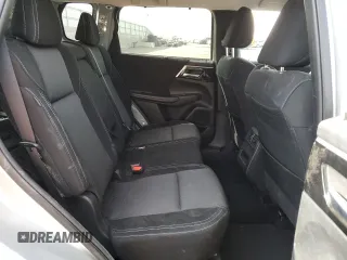 2024 Mitsubishi Outlander ES z VIN JA4J3UA84RZ056047, wystawiony jako Copart lot #50905715 z przebiegiem 24 714 mil mil oraz Szkoda całkowita • Salvage title. Historia ofert i sprzedaży dostępna na DreamBid. Obrazek 11.