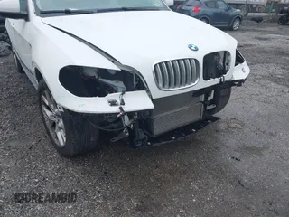 2013 BMW X5 xDrive35i z VIN 5UXZV4C53D0E14968, wystawiony jako IAAI lot #42253469 z przebiegiem 53 562 mil mil oraz . Historia ofert i sprzedaży dostępna na DreamBid. Obrazek 18.