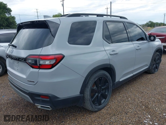 2024 Honda Pilot Touring z VIN 5FNYG1H71RB005034, wystawiony jako IAAI lot #42371878 z przebiegiem Nie podano mil oraz . Historia ofert i sprzedaży dostępna na DreamBid. Obrazek 4.