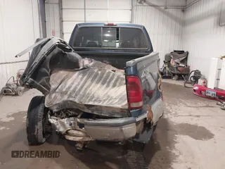 2001 Ford Super Duty F-250 XL with VIN 1FTNW21FX1EC34184, listed as a IAAI auction lot 40381913 with 230,400 mi miles. Bid and sale history available at carsss.com. Image 15.