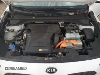 2020 Kia Niro LX with VIN KNDCB3LC0L5399563, listed as a Copart auction lot 77760024 with 84,404 mi miles and Non Repairable. Bid and sale history available at carsss.com. Image 12.