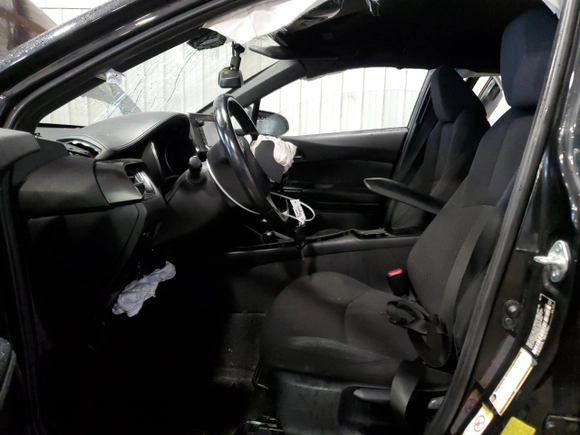 2018 Toyota C-HR XLE z VIN NMTKHMBX0JR041387, wystawiony jako Copart lot #57050385 z przebiegiem Nie podano mil oraz Szkody całkowita. Historia ofert i sprzedaży dostępna na DreamBid. Obrazek 7.