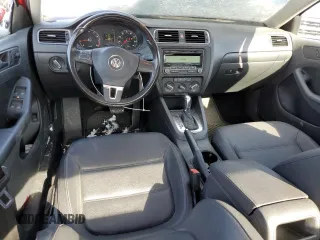 2011 Volkswagen Jetta SE with VIN 3VWDZ7AJ2BM362108, listed as a Copart auction lot 82334824 with 39,617 mi miles and Salvage title. Bid and sale history available at DreamBid. Image 8.