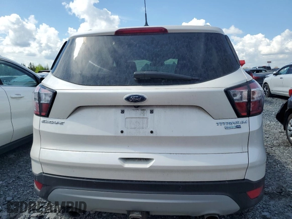 2018 Ford Escape Titanium z VIN 1FMCU9J94JUD09141, wystawiony jako Copart lot #56625805 z przebiegiem Nie podano mil oraz Szkoda całkowita • Salvage title. Historia ofert i sprzedaży dostępna na DreamBid. Obrazek 6.