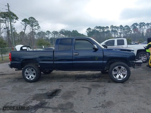 2007 Chevrolet Silverado 1500 Classic LT1 with VIN 1GCEC19V17Z204314, listed as a IAAI auction lot 41606290 with 223,824 mi miles. Bid and sale history available at carsss.com. Image 13.