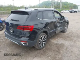 2023 Volkswagen Taos SE z VIN 3VVNX7B22PM330188, wystawiony jako IAAI lot #42219485 z przebiegiem 26 166 mil mil oraz . Historia ofert i sprzedaży dostępna na DreamBid. Obrazek 4.