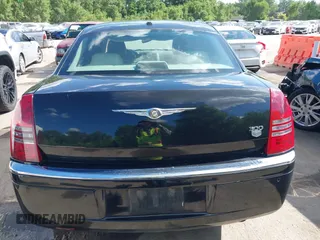 2007 Chrysler 300 C z VIN 2C3LA63H87H762789, wystawiony jako IAAI lot #42253938 z przebiegiem 133 172 mil mil oraz . Historia ofert i sprzedaży dostępna na DreamBid. Obrazek 17.