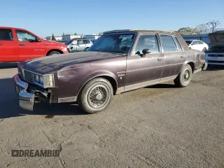 1986 Oldsmobile Cutlass z VIN 1G3GM69Y9GR302780, wystawiony jako Copart lot #88558045 z przebiegiem 73 179 mil mil oraz Szkody całkowita. Historia ofert i sprzedaży dostępna na DreamBid. Obrazek 1.