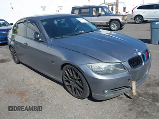 2009 BMW 3 Series 328i xDrive z VIN WBAPK53539A511347, wystawiony jako IAAI lot #41901965 z przebiegiem 89 932 mil mil oraz . Historia ofert i sprzedaży dostępna na DreamBid. Obrazek 1.