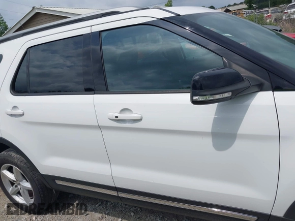 2018 Ford Explorer XLT z VIN 1FM5K7D8XJGA91825, wystawiony jako IAAI lot #42387991 z przebiegiem Nie podano mil oraz . Historia ofert i sprzedaży dostępna na DreamBid. Obrazek 13.