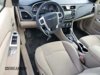 2013 Chrysler 200 Touring z VIN 1C3BCBEGXDN609899, wystawiony jako Copart lot #74966724 z przebiegiem 38 028 mil mil oraz Szkoda całkowita • Salvage title. Historia ofert i sprzedaży dostępna na DreamBid. Obrazek 8.