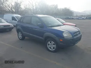 2008 Hyundai Tucson SE with VIN KM8JN12D58U860889, listed as a IAAI auction lot 41884642 with 236,648 mi miles. Bid and sale history available at carsss.com. Image 1.