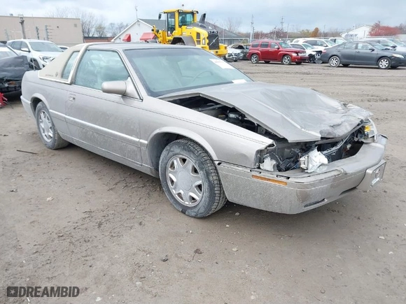 2000 Cadillac Eldorado with VIN 1G6EL12Y9YU184545, listed as a IAAI auction lot 40993392 with 51,983 mi miles. Bid and sale history available at carsss.com. Image 1.