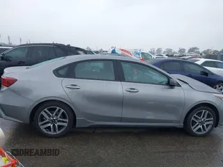 2023 Kia Forte GT-Line z VIN 3KPF54AD8PE602683, wystawiony jako IAAI lot #41444418 z przebiegiem 52 229 mil mil oraz . Historia ofert i sprzedaży dostępna na DreamBid. Obrazek 13.