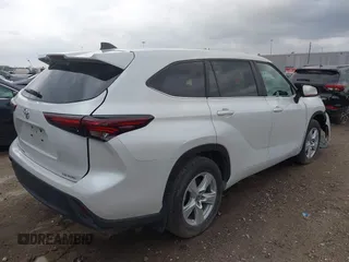 2024 Toyota Highlander LE z VIN 5TDKDRBH6RS536028, wystawiony jako IAAI lot #42186638 z przebiegiem 36 205 mil mil oraz . Historia ofert i sprzedaży dostępna na DreamBid. Obrazek 4.