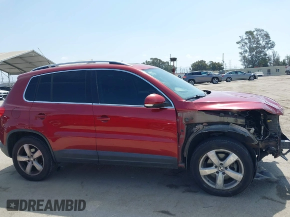 2010 Volkswagen Tiguan S z VIN WVGAV7AX3AW001762, wystawiony jako IAAI lot #42572895 z przebiegiem 127 433 mil mil oraz . Historia ofert i sprzedaży dostępna na DreamBid. Obrazek 14.