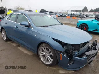 2023 Cadillac CT4 Luxury z VIN 1G6DA5RK2P0124445, wystawiony jako IAAI lot #41712892 z przebiegiem 39 980 mil mil oraz . Historia ofert i sprzedaży dostępna na DreamBid. Obrazek 1.