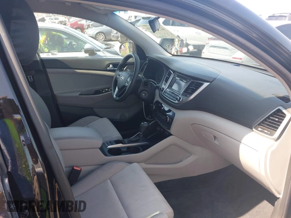 2016 Hyundai Tucson SE z VIN KM8J23A46GU125424, wystawiony jako IAAI lot #42349510 z przebiegiem 112 133 mil mil oraz . Historia ofert i sprzedaży dostępna na DreamBid. Obrazek 5.