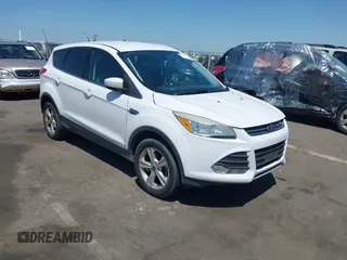 2015 Ford Escape SE z VIN 1FMCU0GX9FUA62790, wystawiony jako IAAI lot #42475851 z przebiegiem 135 697 mil mil oraz . Historia ofert i sprzedaży dostępna na DreamBid. Obrazek 1.