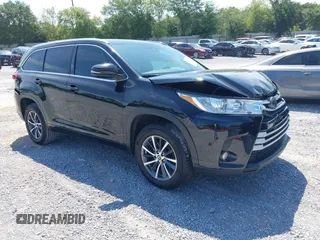 2018 Toyota Highlander SE with VIN 5TDKZRFH3JS549805, listed as a IAAI auction lot 42603465 with 85,547 mi miles and . Bid and sale history available at DreamBid. Image 1.