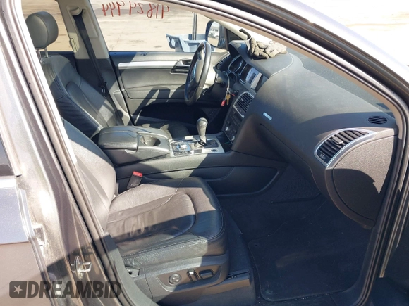 2008 Audi Q7 4.2L Premium with VIN WA1EV74L88D040698, listed as a IAAI auction lot 41824944 with 229,275 mi miles. Bid and sale history available at carsss.com. Image 5.