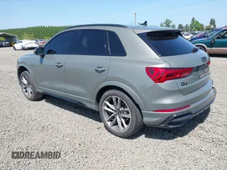 2022 Audi Q3 S line Premium Plus z VIN WA1EECF32N1040652, wystawiony jako IAAI lot #42140861 z przebiegiem 43 452 mil mil oraz . Historia ofert i sprzedaży dostępna na DreamBid. Obrazek 3.
