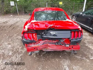 2020 Ford Mustang EcoBoost z VIN 1FA6P8TH2L5122958, wystawiony jako IAAI lot #42151031 z przebiegiem 47 793 mil mil oraz . Historia ofert i sprzedaży dostępna na DreamBid. Obrazek 16.