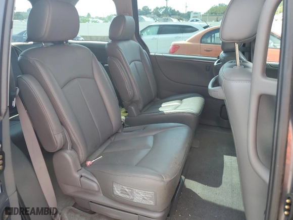 2006 Mazda MPV ES with VIN JM3LW28J360563841, listed as a Copart auction lot 68528504 with 141,235 mi miles and Salvage Title. Bid and sale history available at carsss.com. Image 12.