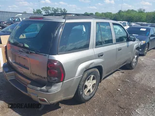 2002 Chevrolet TrailBlazer LS with VIN 1GNDS13S322303772, listed as a IAAI auction lot 42143005 with 208,765 mi miles and . Bid and sale history available at DreamBid. Image 4.