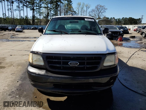2001 Ford F-150 XL z VIN 1FTZF17231NA07581, wystawiony jako Copart lot #50421255 z przebiegiem 316 753 mil mil oraz Szkoda całkowita • Salvage title. Historia ofert i sprzedaży dostępna na DreamBid. Obrazek 5.