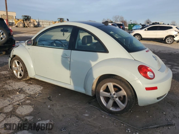 2010 Volkswagen Beetle z VIN 3VWRG3AG6AM026730, wystawiony jako Copart lot #84917584 z przebiegiem Nie podano mil oraz Szkoda całkowita • Salvage title. Historia ofert i sprzedaży dostępna na DreamBid. Obrazek 2.